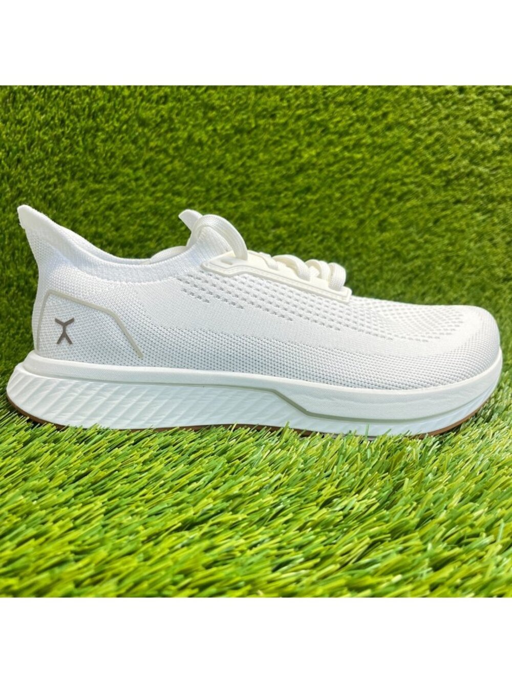 Flux Adapt Runner White Gum Mens Size 8.5 Womens Size 10 Running Athletic Shoes